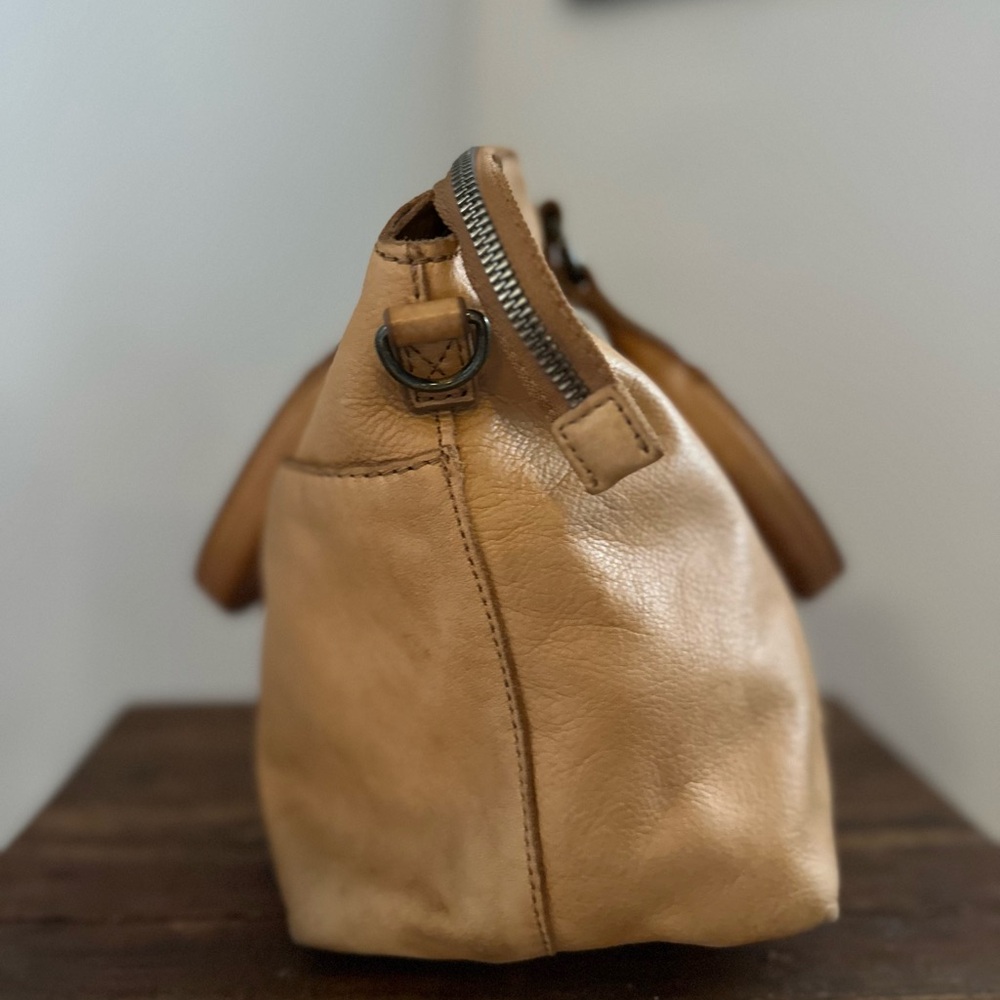 American Leather Company Camel Brown Zip Closure Medium Size handbag Purse. - Picture 4 of 15